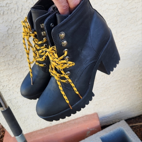 SEVEN7 Flat iron Lug Sole Boots‎ - Picture 9 of 10